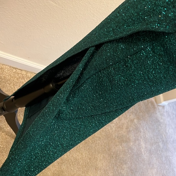 Hunter Green Sparkly Dress w/ split 👗 💚 Accessories Included!! - Picture 7 of 9